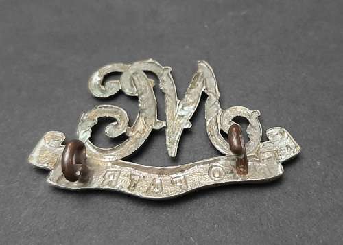** 1880 - 1890 Natal Carbineers Smasher Hat Badge (Crown Missing) [ Lugs Intact ].**