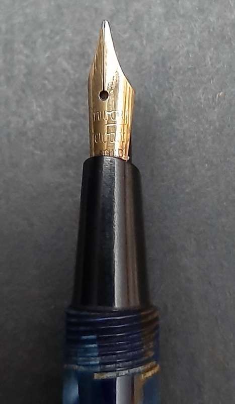** RARE:  Pair 14ct Gold Nib Conway-Stewart Fountain Pens w/ Oak Case (USED).**