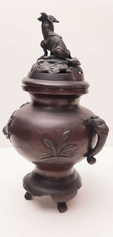 ** STUNNING: Mid-20th Century Chinese Bronze Censer w/ Qilin Finial (22,5 cm).**
