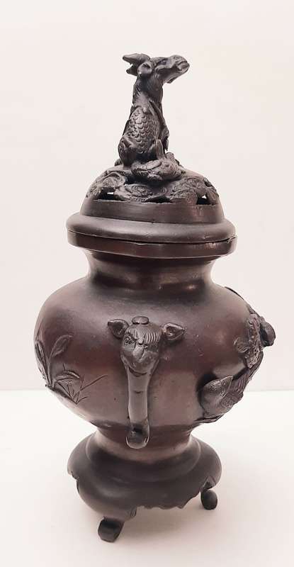 ** STUNNING: Mid-20th Century Chinese Bronze Censer w/ Qilin Finial (22,5 cm).**