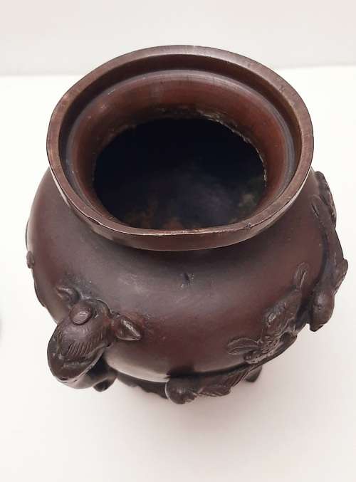 ** STUNNING: Mid-20th Century Chinese Bronze Censer w/ Qilin Finial (22,5 cm).**
