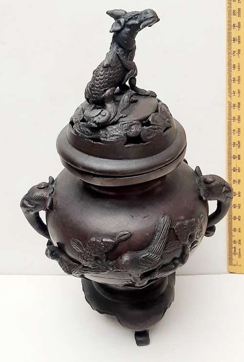 ** STUNNING: Mid-20th Century Chinese Bronze Censer w/ Qilin Finial (22,5 cm).**