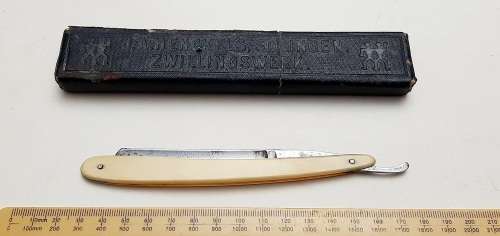 WW1 German Officer's Captured Cut-throat Razor with Box - Pretoria Regiment War Trophy