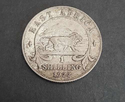 ** 1922  KGV East Africa 1 Shilling Silver Coin (.250)[ F ].**