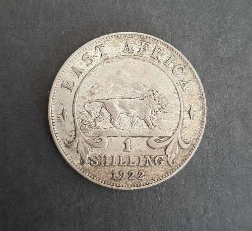 ** 1922  KGV East Africa 1 Shilling Silver Coin (.250)[ F ].**