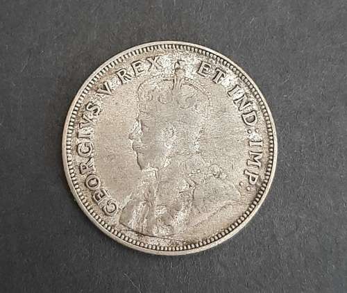 ** 1922  KGV East Africa 1 Shilling Silver Coin (.250)[ F ].**