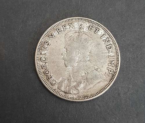 ** 1922  KGV East Africa 1 Shilling Silver Coin (.250)[ F ].**