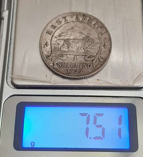 ** 1922  KGV East Africa 1 Shilling Silver Coin (.250)[ F ].**