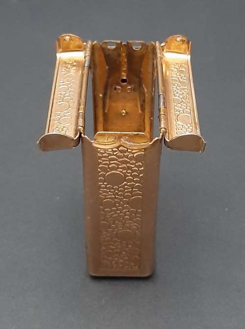 ** WW2  1940s Jemco ` Hold-a-Pak ` Spring Activated Cigarette Case (TESTED).**