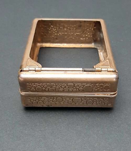 ** WW2  1940s Jemco ` Hold-a-Pak ` Spring Activated Cigarette Case (TESTED).**