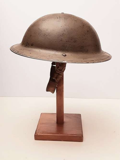 ** WW2 British Army MKII `Brodie` Steel Helmet w/ Liner & Chinstrap (1942).**