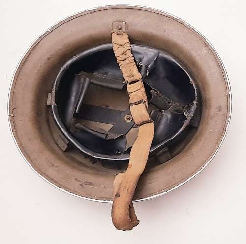 ** WW2 British Army MKII `Brodie` Steel Helmet w/ Liner & Chinstrap (1942).**