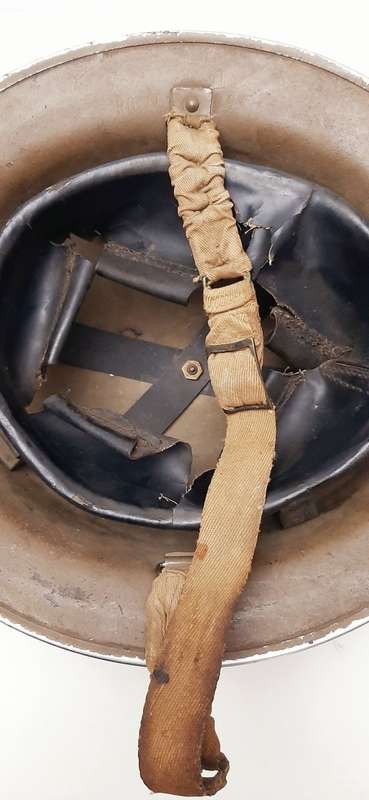 ** WW2 British Army MKII `Brodie` Steel Helmet w/ Liner & Chinstrap (1942).**
