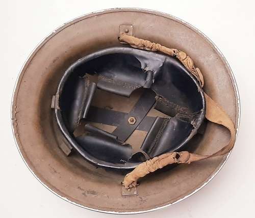 ** WW2 British Army MKII `Brodie` Steel Helmet w/ Liner & Chinstrap (1942).**