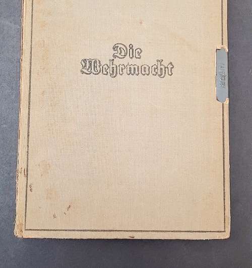 ** 1940 Die Wehrmacht `Der Freiheitskampf des großdeutschen Volkes`   1st Edition Book .**