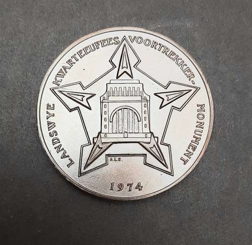 ** 1974 Voortrekker Monument 25th Anniv. Bronze Medallion w/ Case (EF).**
