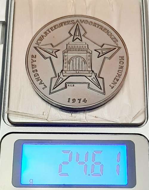** 1974 Voortrekker Monument 25th Anniv. Bronze Medallion w/ Case (EF).**