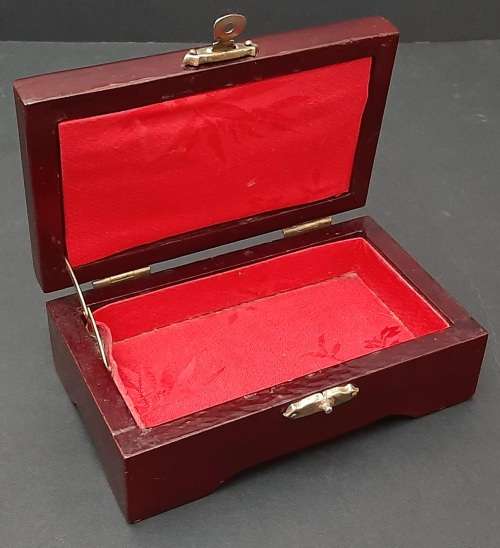 ** 20th Century Chinese Cork Diorama Scene Jewellery Box (15cm x 8cm).**