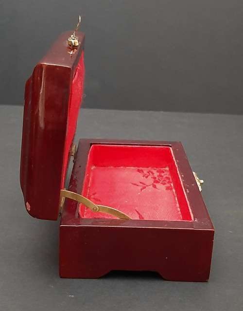 ** 20th Century Chinese Cork Diorama Scene Jewellery Box (15cm x 8cm).**