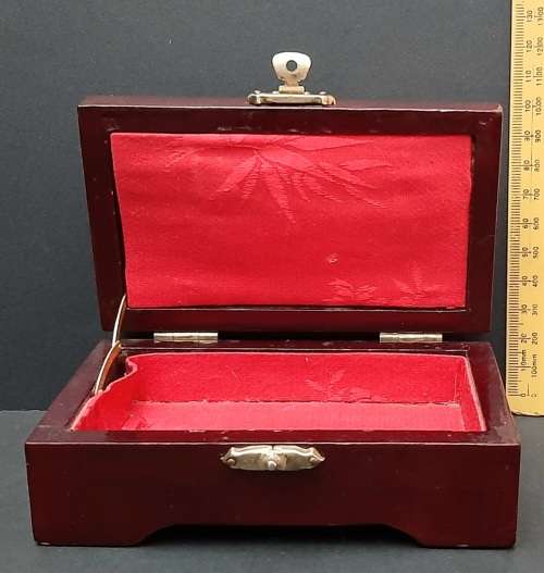 ** 20th Century Chinese Cork Diorama Scene Jewellery Box (15cm x 8cm).**