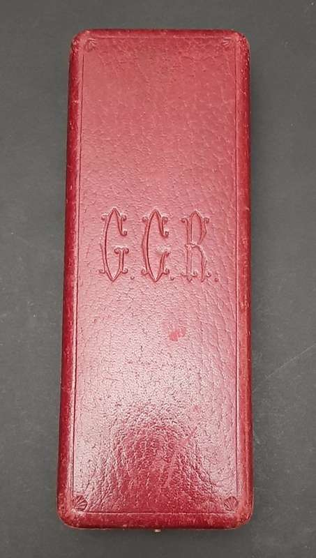 ** WW1 French Légion d`honneur Military Medal w/ Presentation Case (Chevalier Class).**