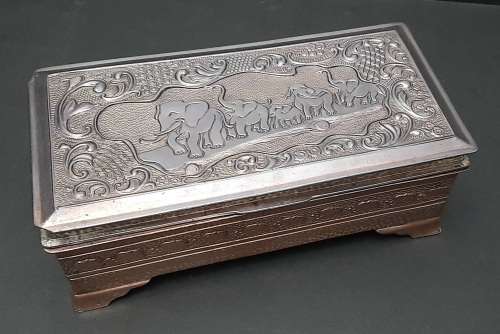 20th century silverplated Indian embellished humidor (22cm x 11cm x 7cm)