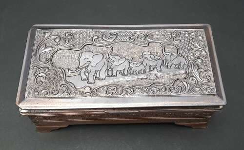 20th century silverplated Indian embellished humidor (22cm x 11cm x 7cm)