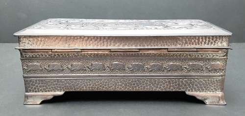 20th century silverplated Indian embellished humidor (22cm x 11cm x 7cm)