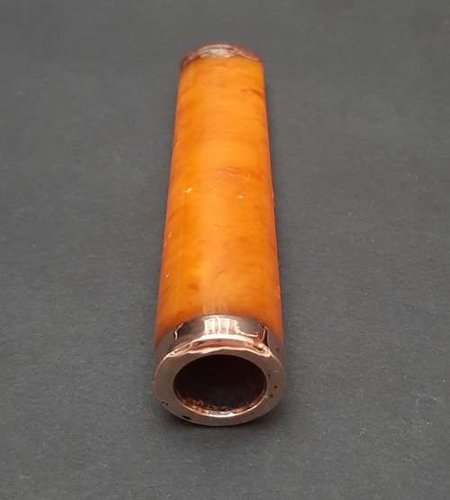 ** STUNNING: 9ct Gold Mounted Edwardian Gent`s Amber Cheroot / Cigarette Holder( 10cm).**