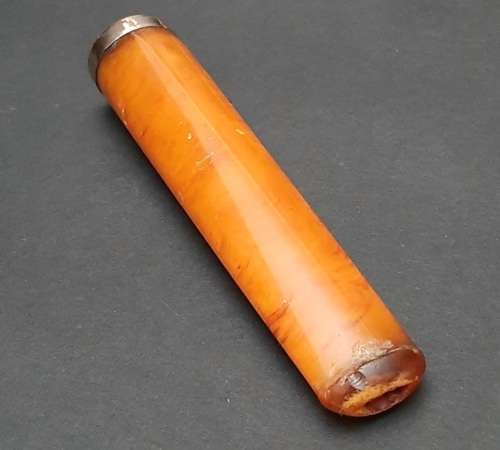 ** STUNNING: 9ct Gold Mounted Edwardian Gent`s Amber Cheroot / Cigarette Holder( 10cm).**