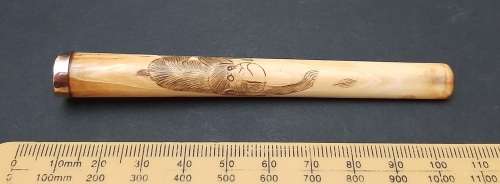 ** STUNNING: 9ct Gold Mounted Edwardian Gent`s Engraved Cheroot / Cigarette Holder (11cm).**