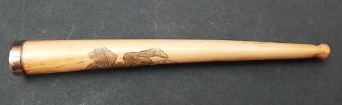 ** STUNNING: 9ct Gold Mounted Edwardian Gent`s Engraved Cheroot / Cigarette Holder (11cm).**