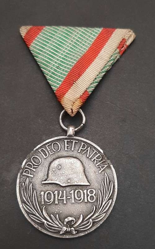 ** WWI Austro-Hungarian `Pro Deo Et Patria` Combatants Medal w/ Ribbon **