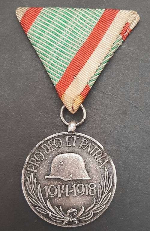 ** WWI Austro-Hungarian `Pro Deo Et Patria` Combatants Medal w/ Ribbon **