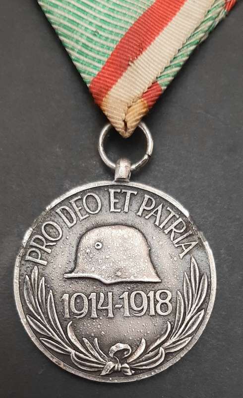 ** WWI Austro-Hungarian `Pro Deo Et Patria` Combatants Medal w/ Ribbon **