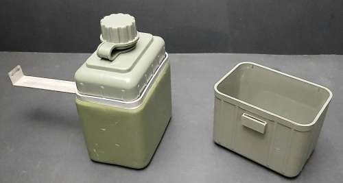 ** Rhodesian Bush War: 1975 Yugoslavian Mess Kit & Drinking Vessel Set (USED).**