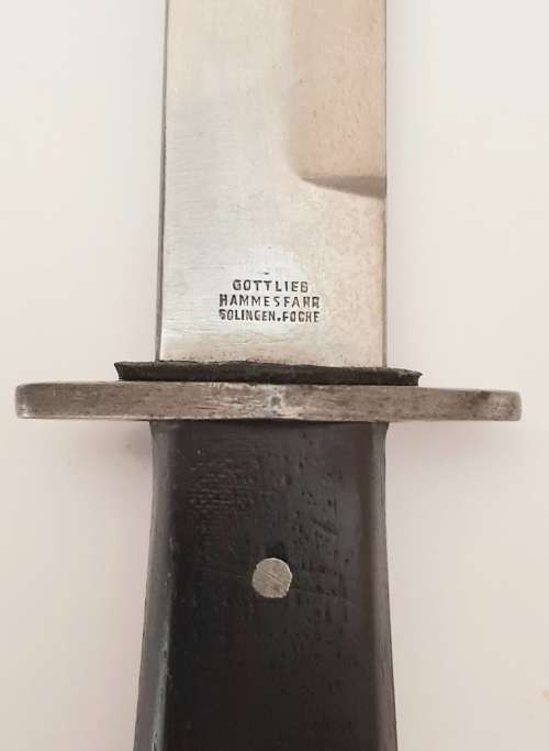 **WW2 Repro German Fighting Knife `Nahkampfmesser` w/ Scabbard (Gottlieb Hammesfahr, Solingen).**