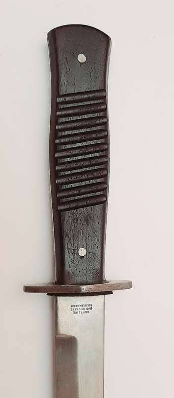 **WW2 Repro German Fighting Knife `Nahkampfmesser` w/ Scabbard (Gottlieb Hammesfahr, Solingen).**