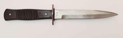 **WW2 Repro German Fighting Knife `Nahkampfmesser` w/ Scabbard (Gottlieb Hammesfahr, Solingen).**