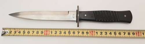 **WW2 Repro German Fighting Knife `Nahkampfmesser` w/ Scabbard (Gottlieb Hammesfahr, Solingen).**