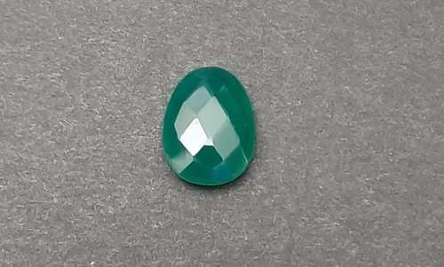 ** STUNNING: Victorian Oval-cut 3.10 ct faceted Green Onyx Stone .**