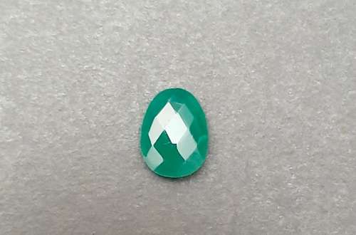 ** STUNNING: Victorian Oval-cut 3.10 ct faceted Green Onyx Stone .**