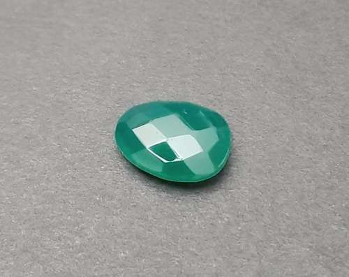 ** STUNNING: Victorian Oval-cut 3.10 ct faceted Green Onyx Stone .**