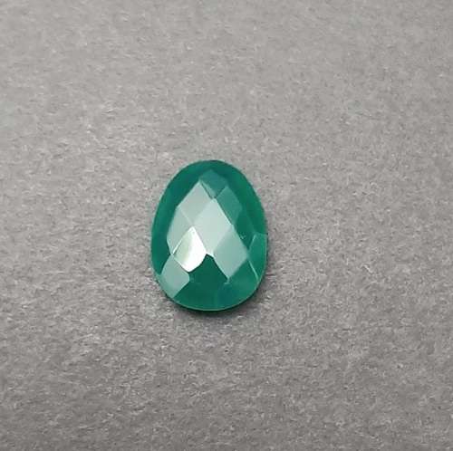 ** STUNNING: Victorian Oval-cut 3.10 ct faceted Green Onyx Stone .**