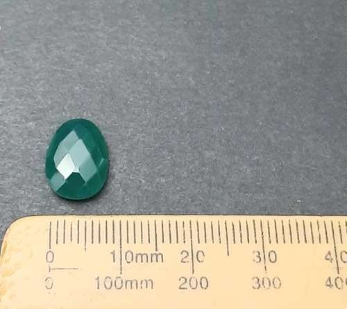 ** STUNNING: Victorian Oval-cut 3.10 ct faceted Green Onyx Stone .**