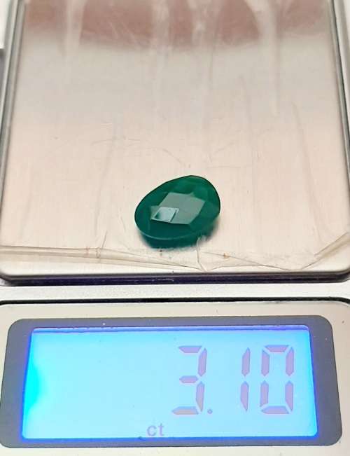 ** STUNNING: Victorian Oval-cut 3.10 ct faceted Green Onyx Stone .**
