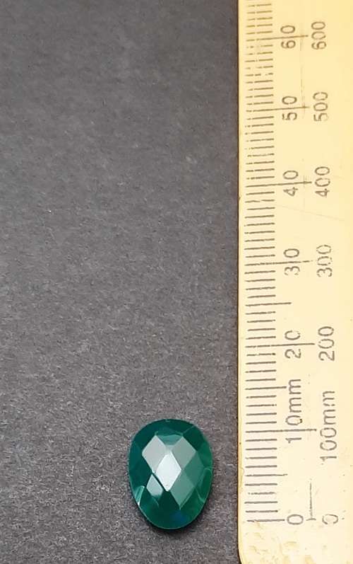 ** STUNNING: Victorian Oval-cut 3.10 ct faceted Green Onyx Stone .**