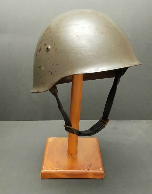**RARE: Angola Portuguese M1940/63 Ultramar Colonial Steel Helmet .**