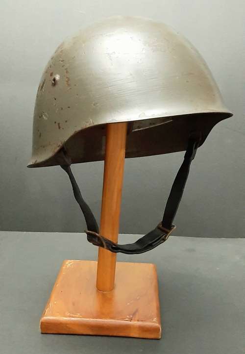 **RARE: Angola Portuguese M1940/63 Ultramar Colonial Steel Helmet .**