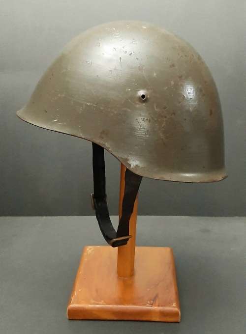 **RARE: Angola Portuguese M1940/63 Ultramar Colonial Steel Helmet .**